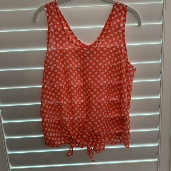 𝅺Dressy Shear Coral Blouse Scoop Neck Sleeveless Tie Front Polka Dot Back Detail - Picture 1 of 4